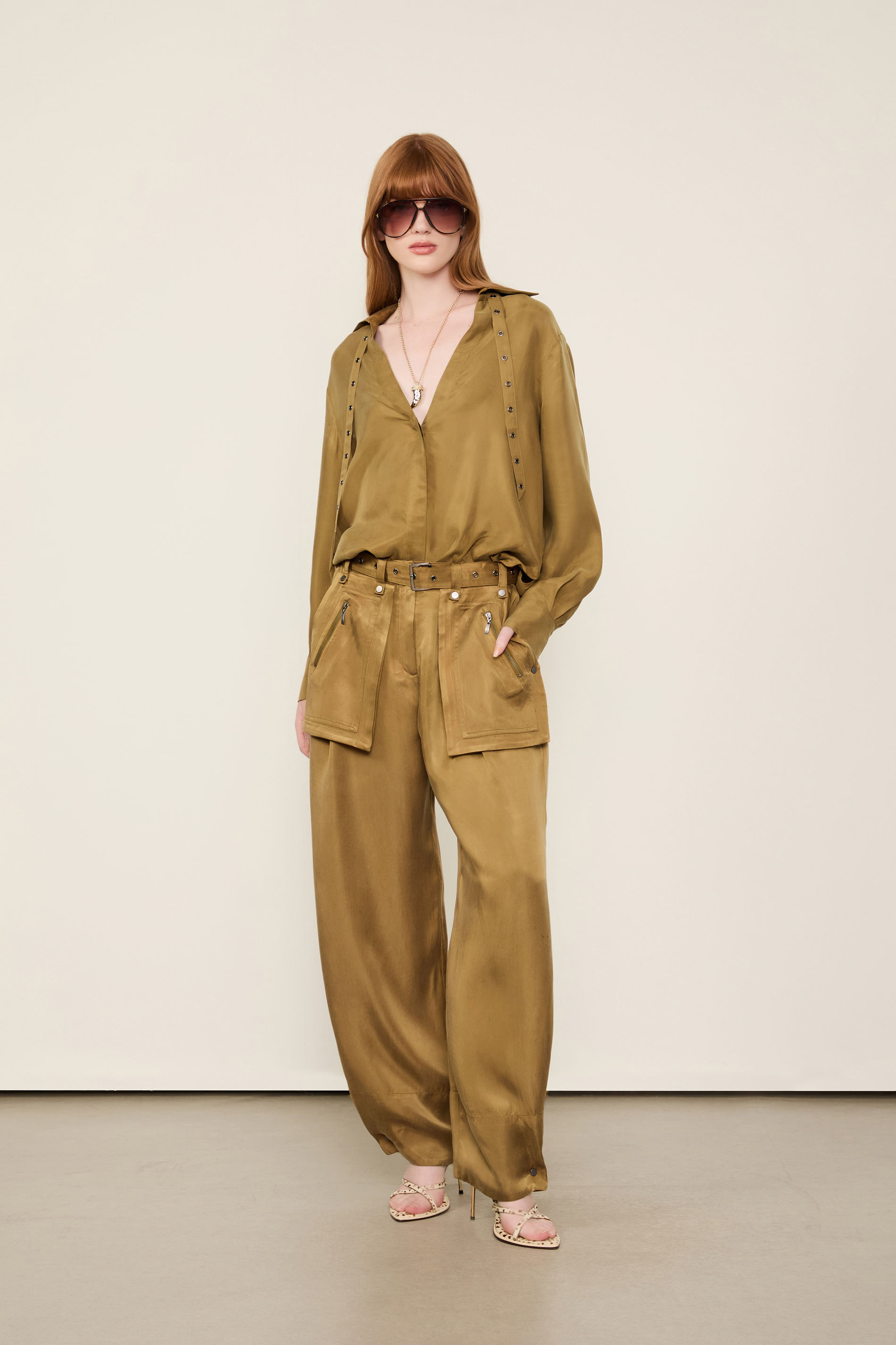 Calça Bolsos De Cupro Verde Antique Com Cinto Em Ilhós