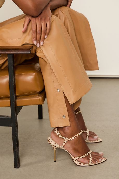 Sandalia De Couro Fur Tachas Off White - 35