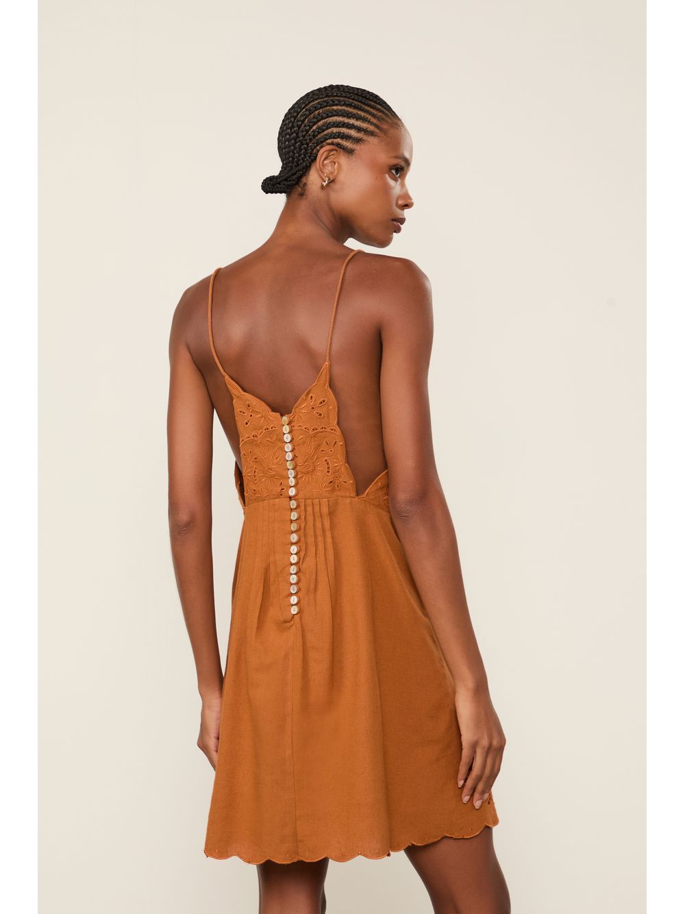 Animale — Vestido Curto Com Linho Bordado Marrom