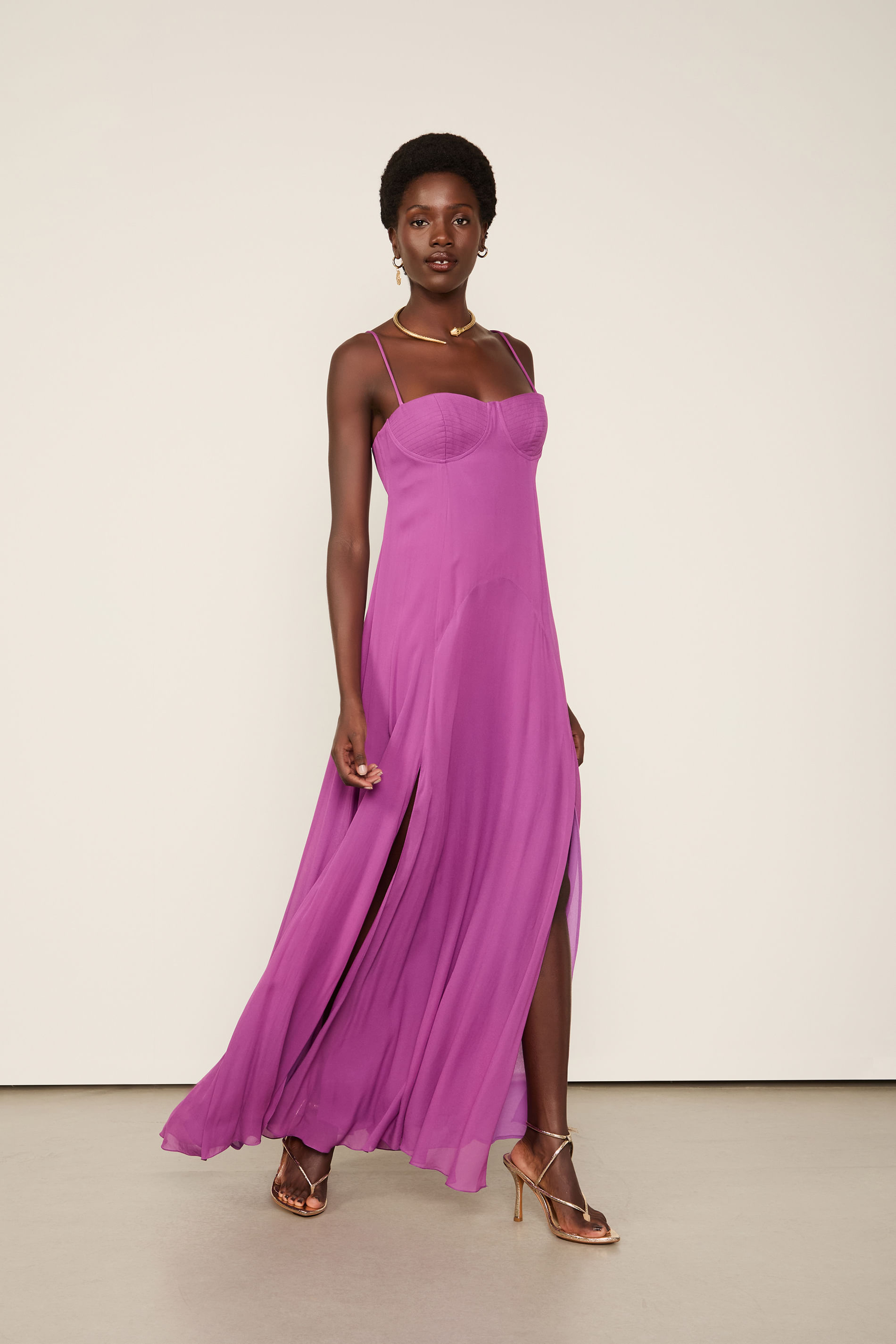 Vestido De Georgette Longo De Alcinha Roxo Com Fendas