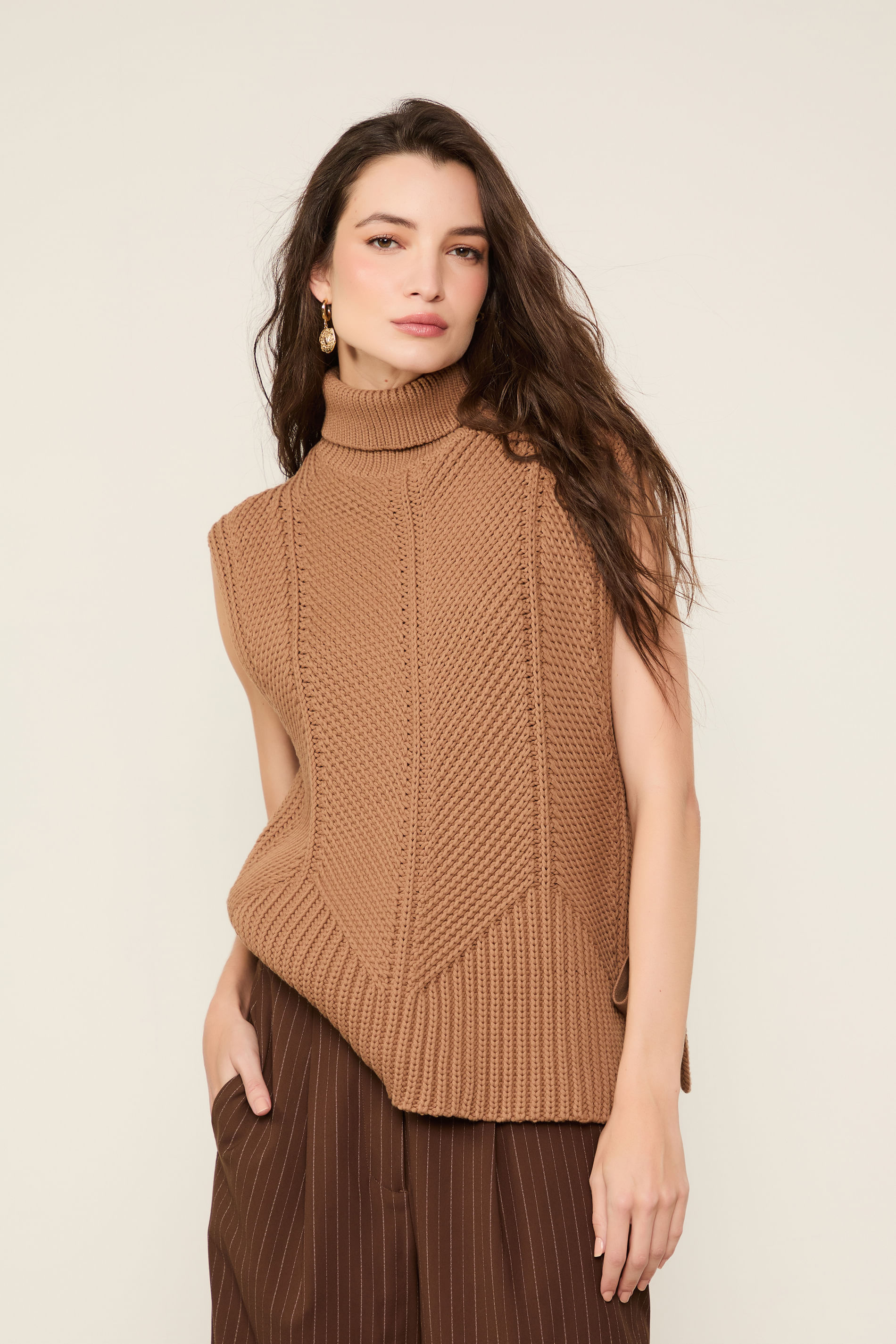 Blusa De Tricot Sem Manga Com Gola Alta