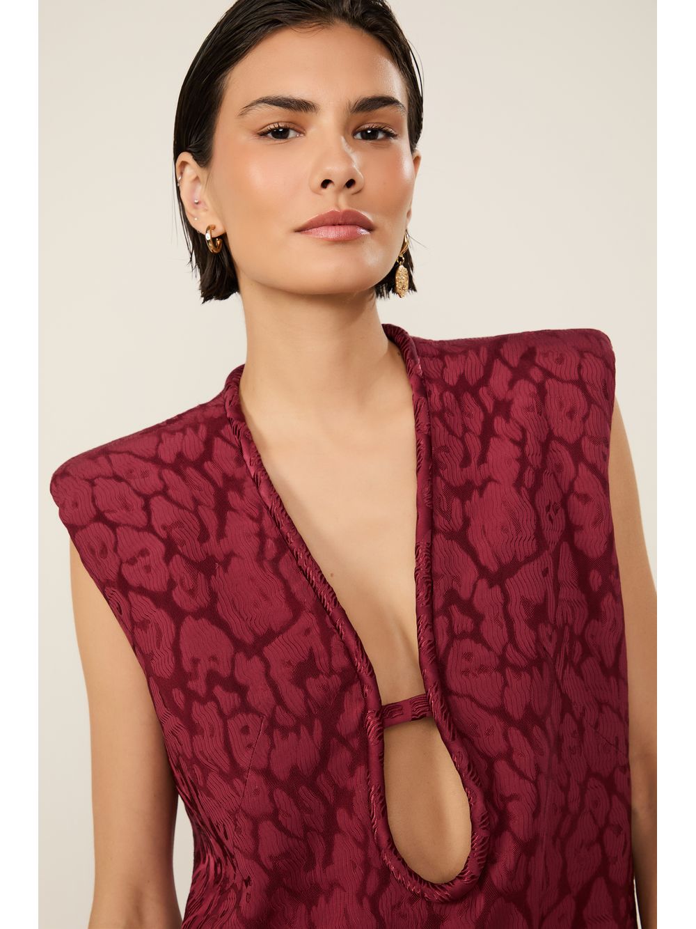 Animale — Vestido De Veludo Curto Puffer Com Aro No Decote