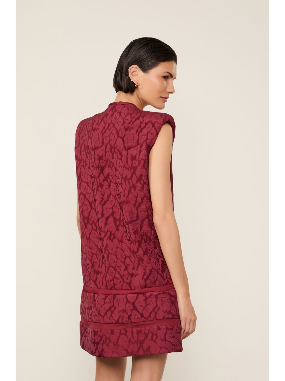 Animale — Vestido De Veludo Curto Puffer Com Aro No Decote