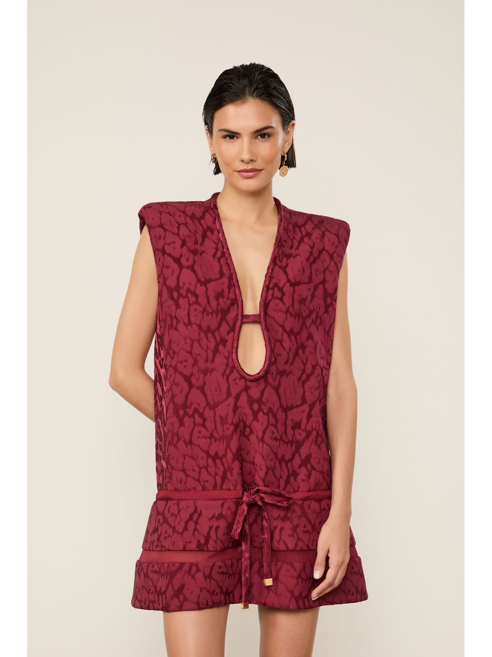 Animale — Vestido De Veludo Curto Puffer Com Aro No Decote