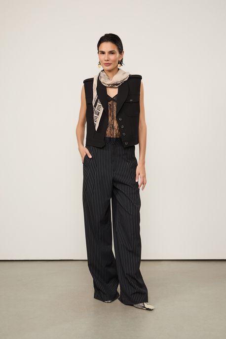 Colete Cropped Com Bolsos Arredondados Preto Preto - 42