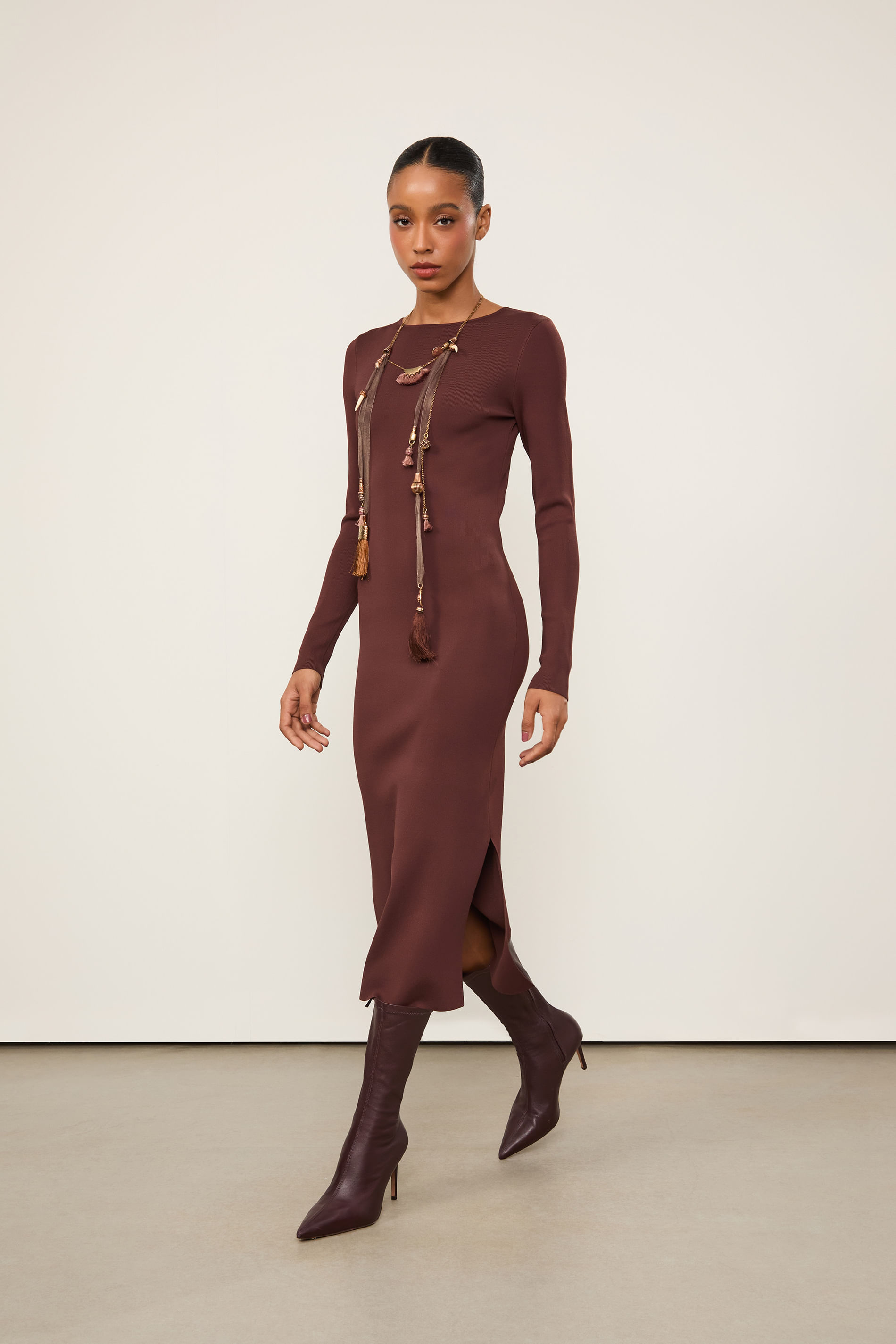 Vestido De Tricot Midi Com Abertura Costas e Fechamento Metal