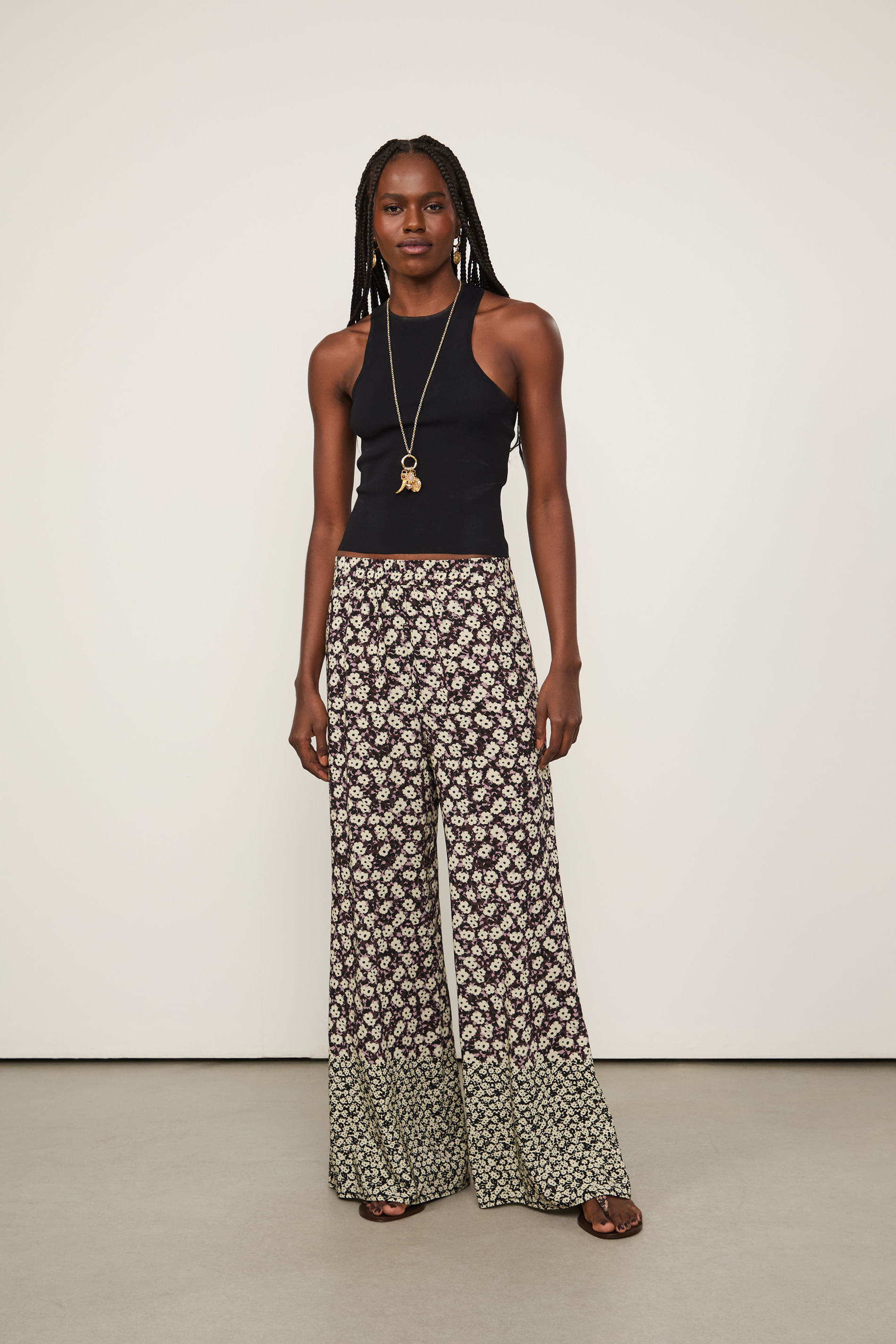 Calça Com Fenda Estampada