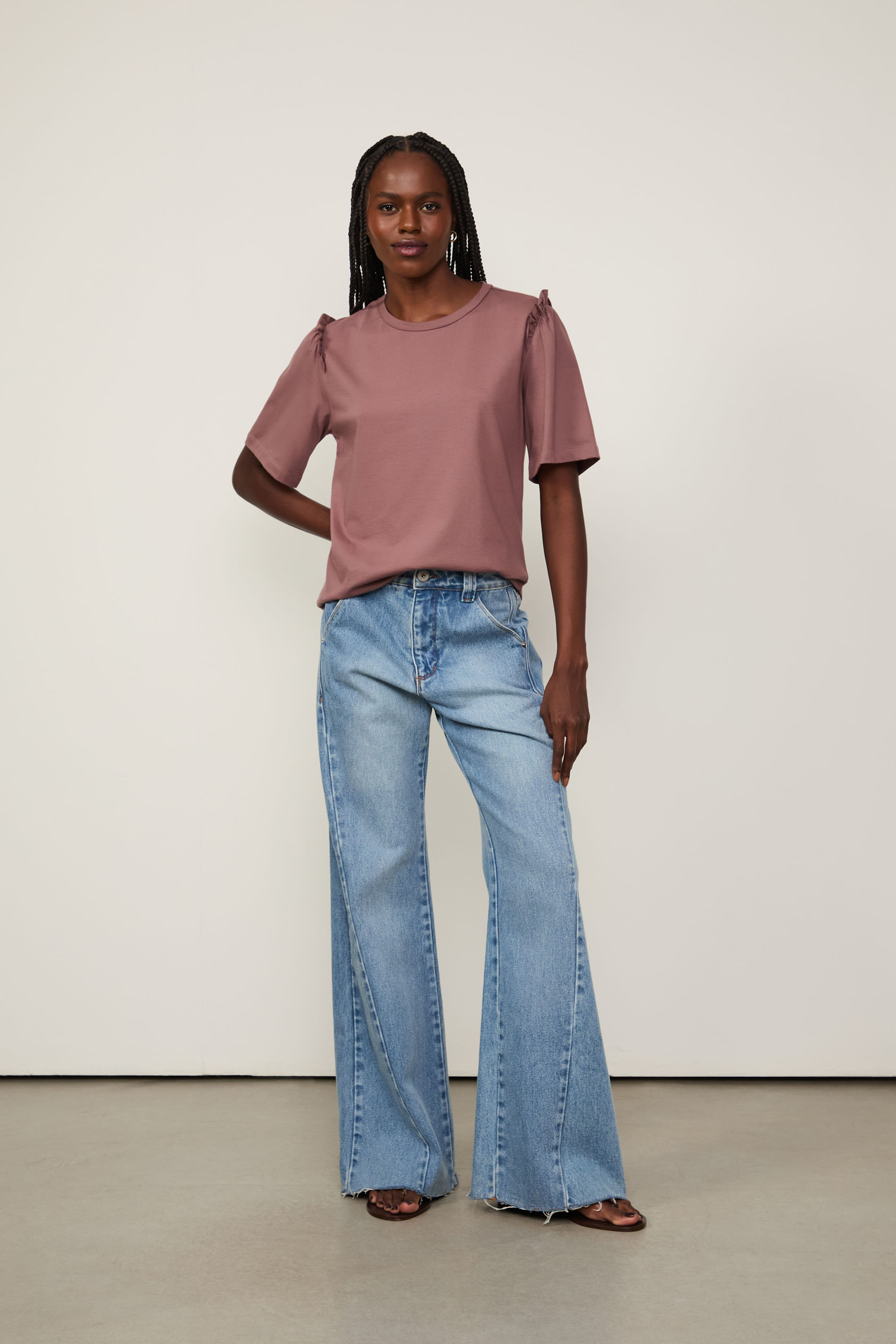 T-Shirt Babado Manga Marrom Rose