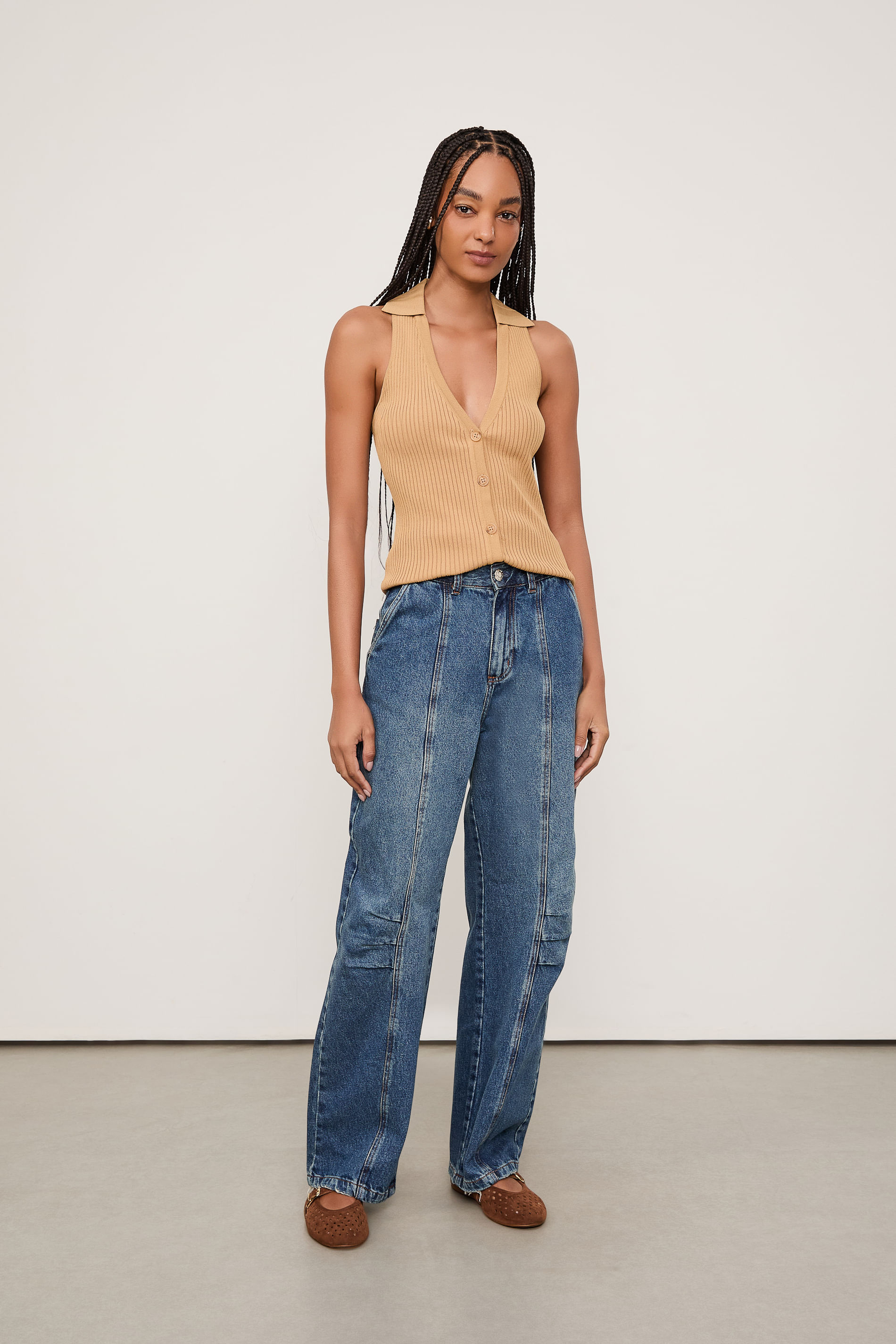 Calça Jeans Pregas Bolso De Couro