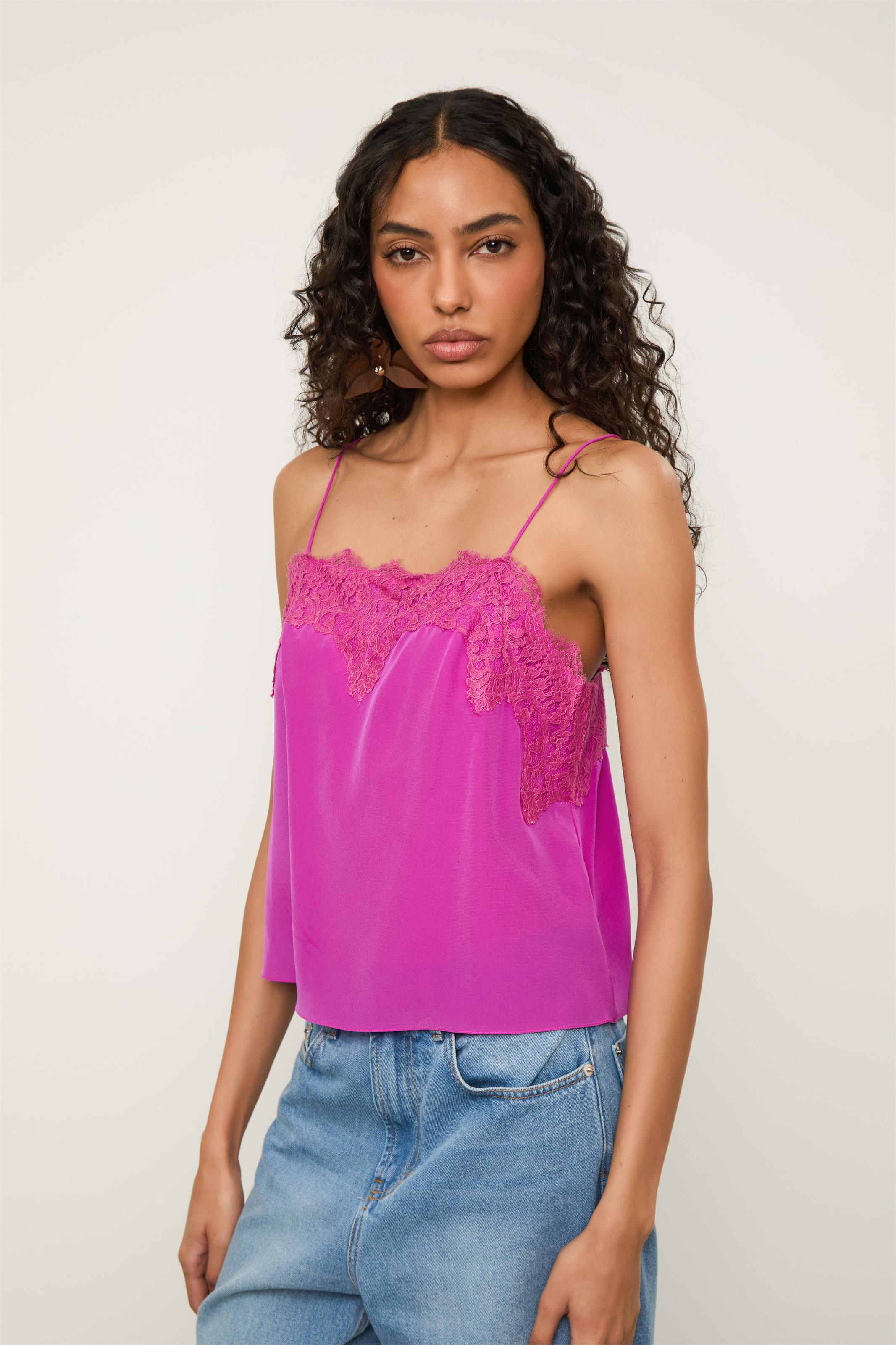 Regata De Seda Alcinha Rosa Decote Reto Com Renda