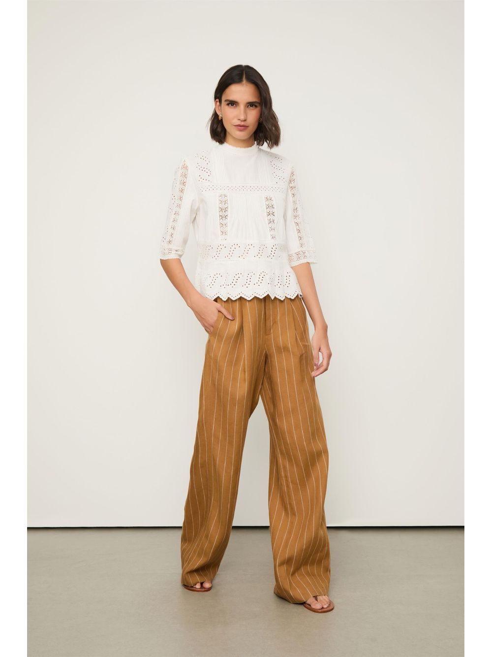 Animale — Blusa De Manga Curta e Gola Alta Bordada Off White