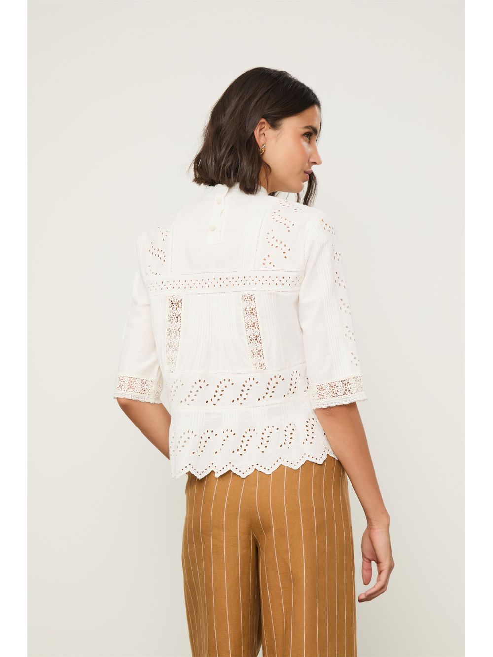 Animale — Blusa De Manga Curta e Gola Alta Bordada Off White