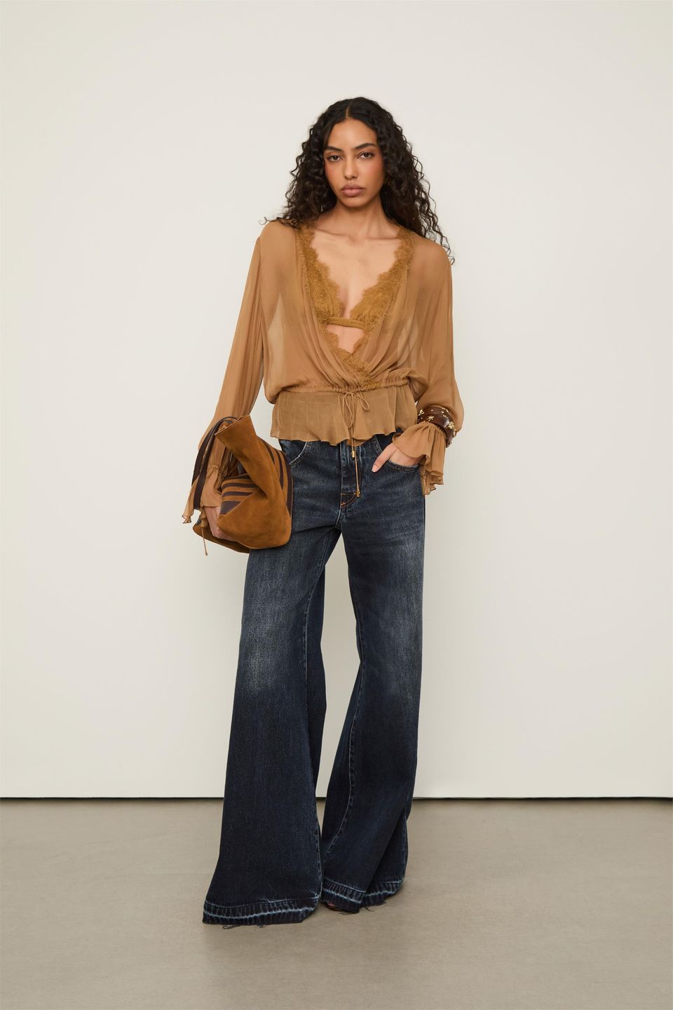 Bata Chiffon Peplum com Renda