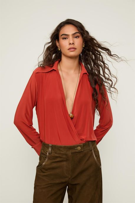 Camisa Jersey Transpassada Punhos Vermelho Terroso - P