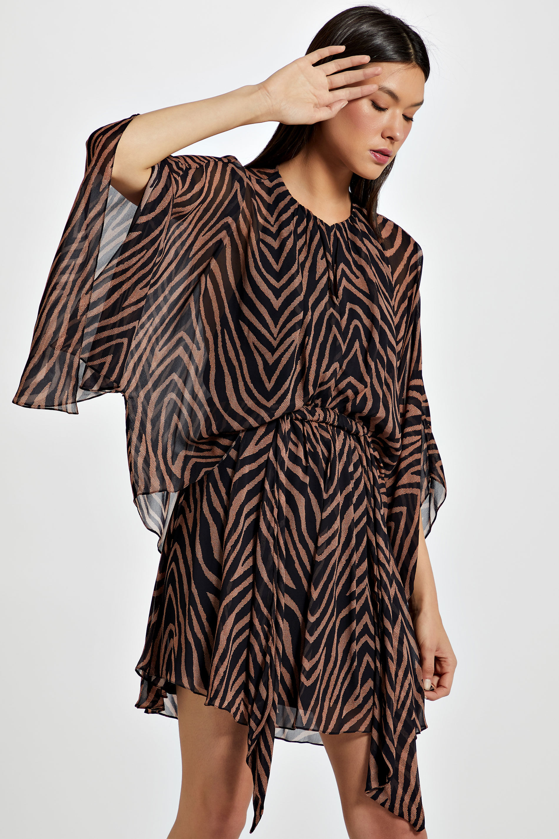 vestido manga morcego curto