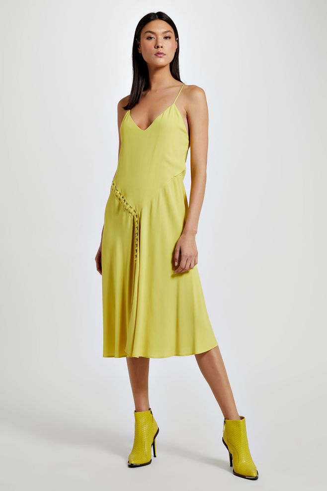 vestido de crepe amarelo